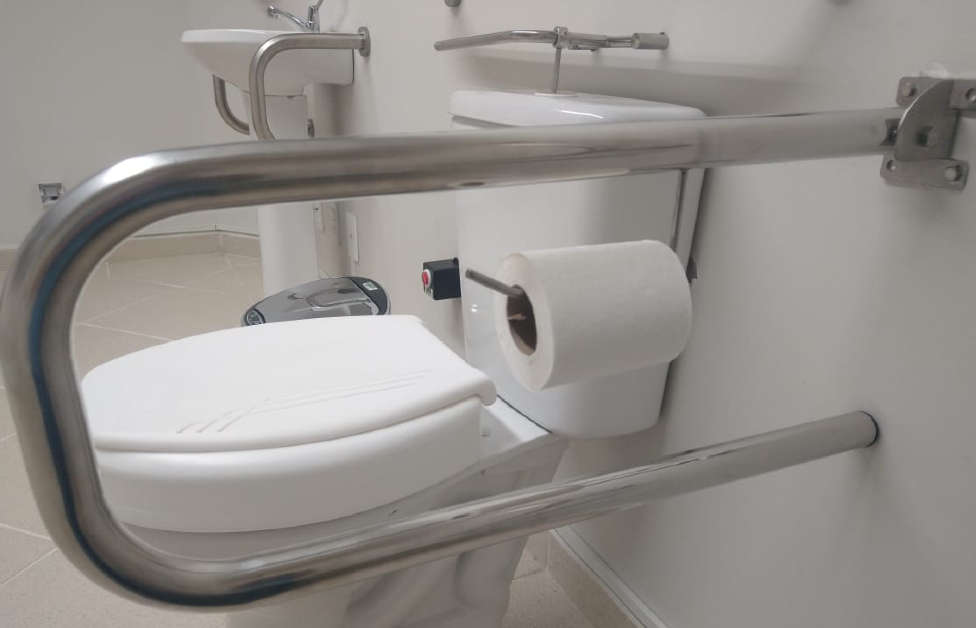 barra-de-apoio-em-inox-articulada-1